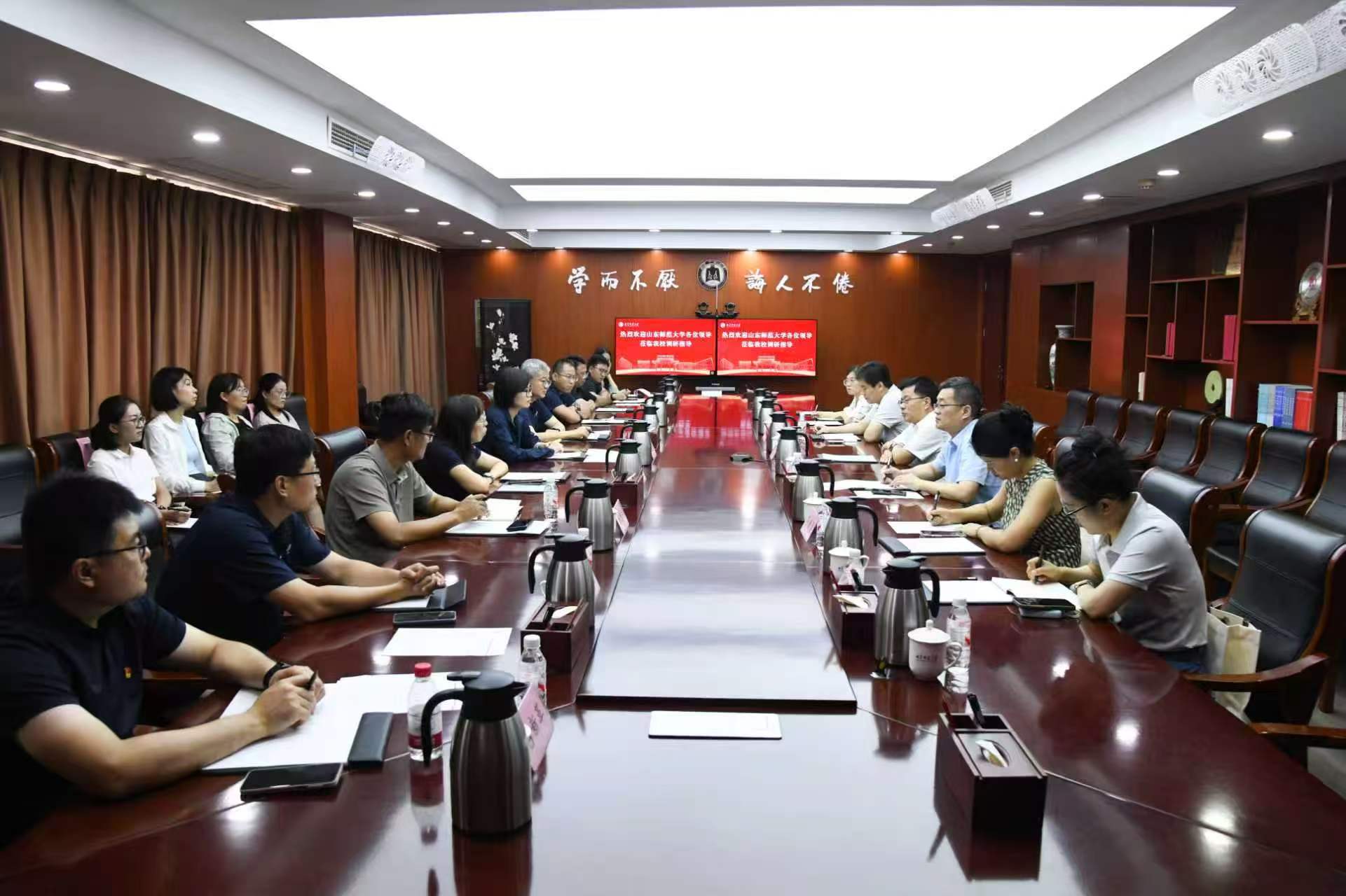 面向尼山区抗日烈士纪念碑重温入党誓词