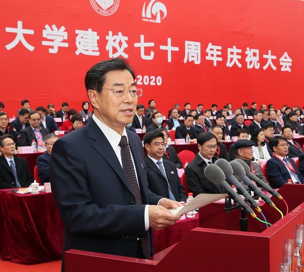 此外迎来70华诞的777水果游戏机手