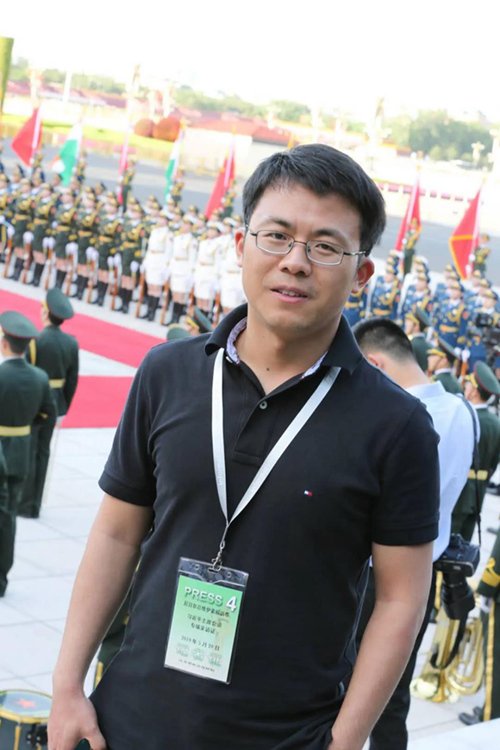 目光落在那串熟悉的英文字母上